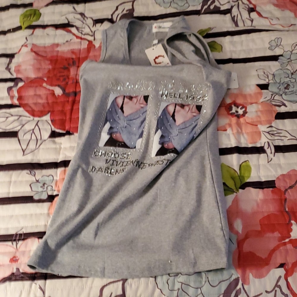 Aronia Graphic Tank Top